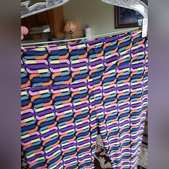 Hot! 90's Mike& Ike lularoe leggings TC - Picture 6 of 14